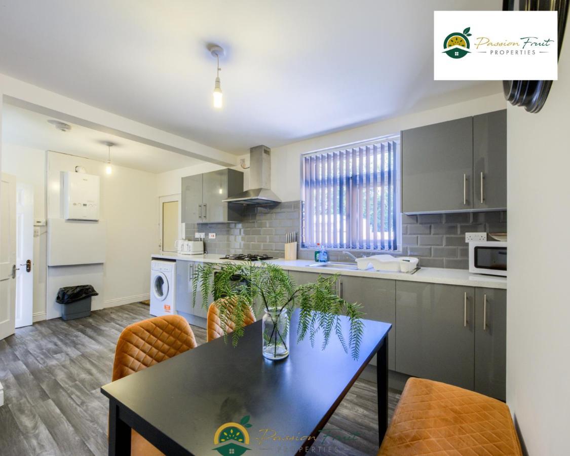 3 Bedroom Coventry House By Passionfruitproperties With Free Wi-Fi, Large Garden And Driveway - 52Nrc Eksteriør billede