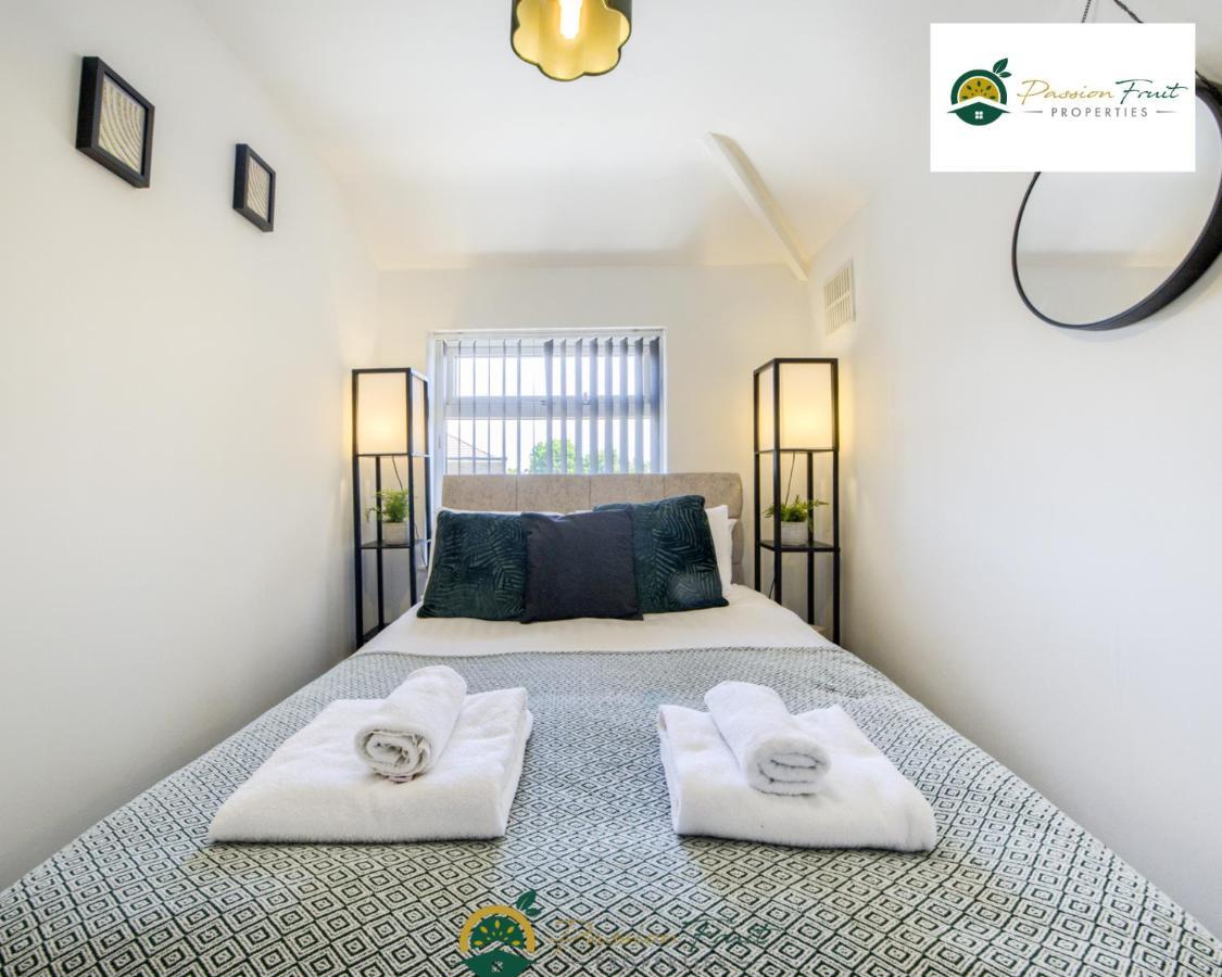 3 Bedroom Coventry House By Passionfruitproperties With Free Wi-Fi, Large Garden And Driveway - 52Nrc Eksteriør billede