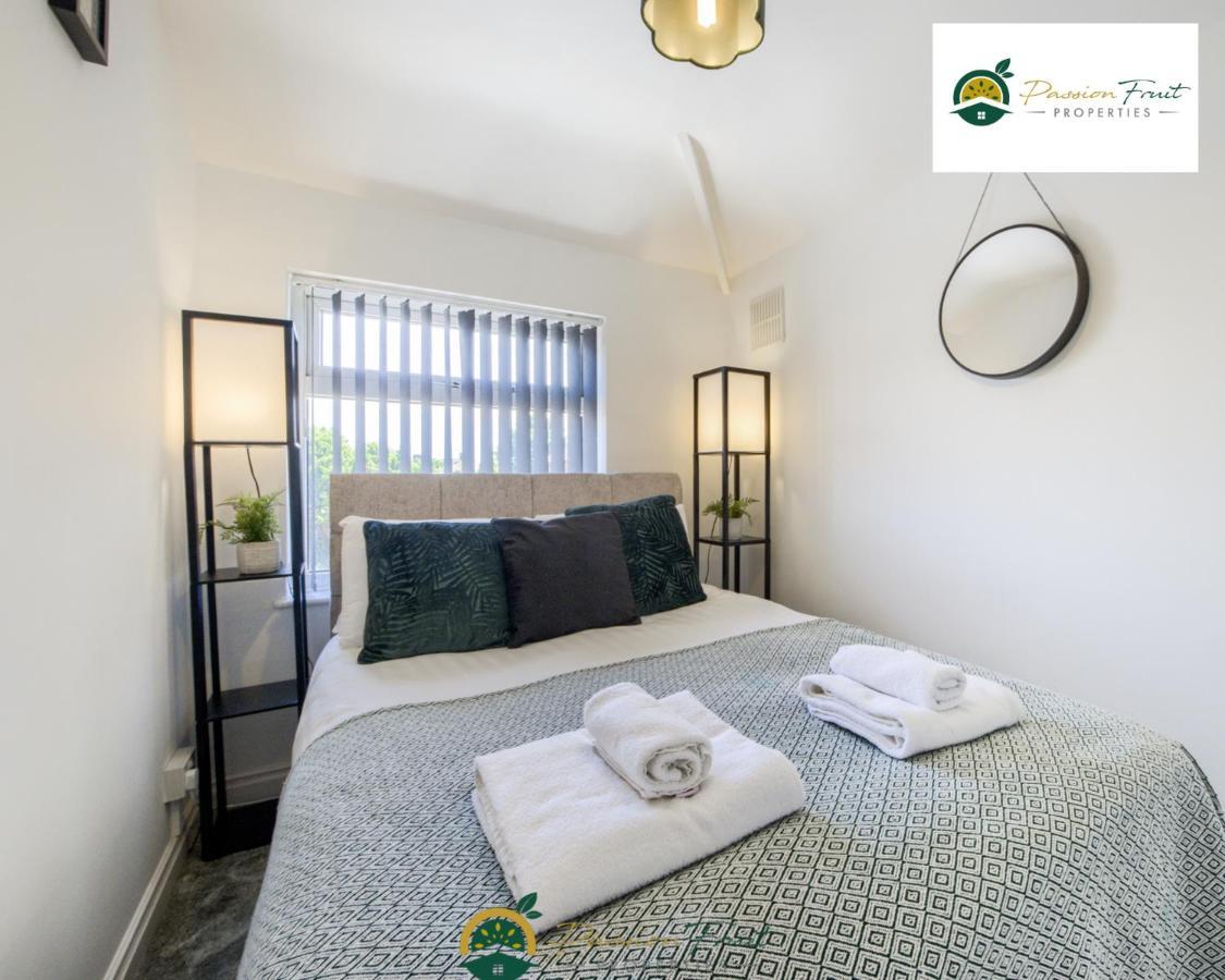 3 Bedroom Coventry House By Passionfruitproperties With Free Wi-Fi, Large Garden And Driveway - 52Nrc Eksteriør billede