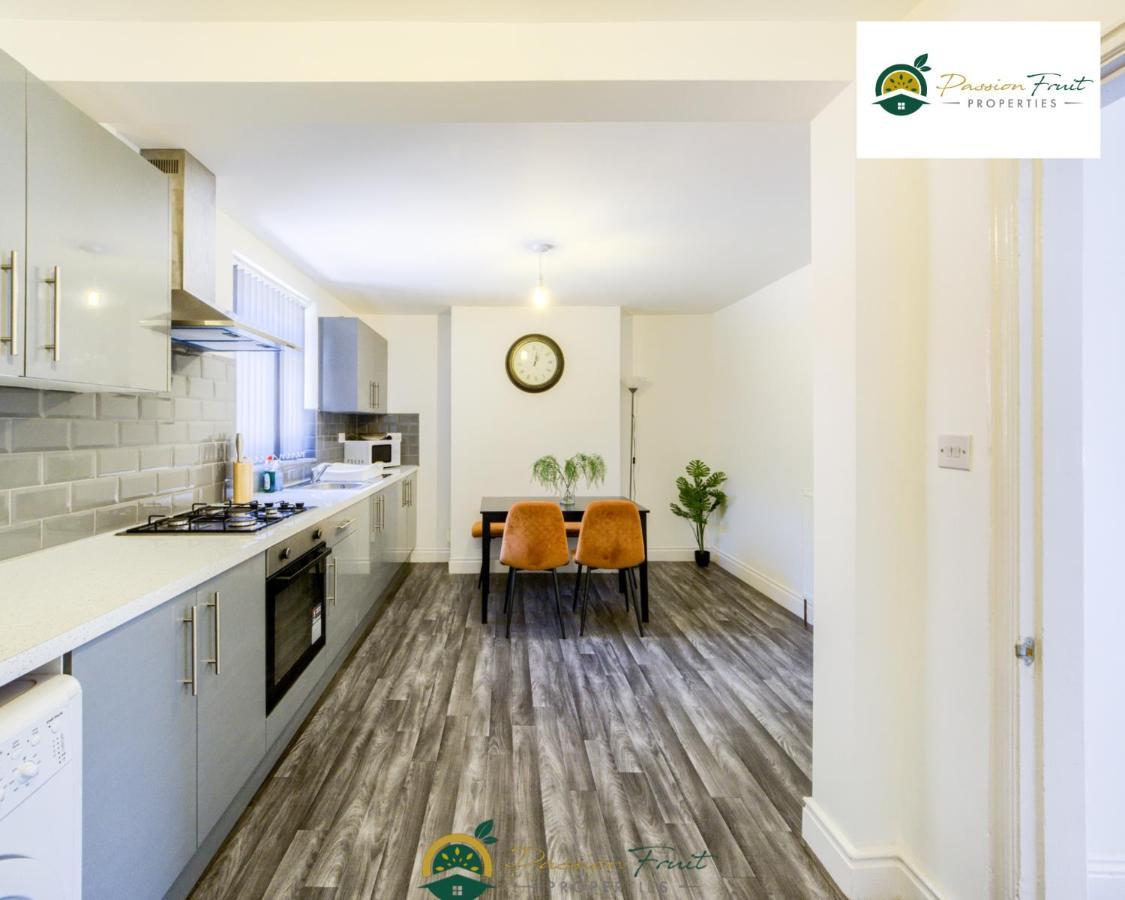 3 Bedroom Coventry House By Passionfruitproperties With Free Wi-Fi, Large Garden And Driveway - 52Nrc Eksteriør billede