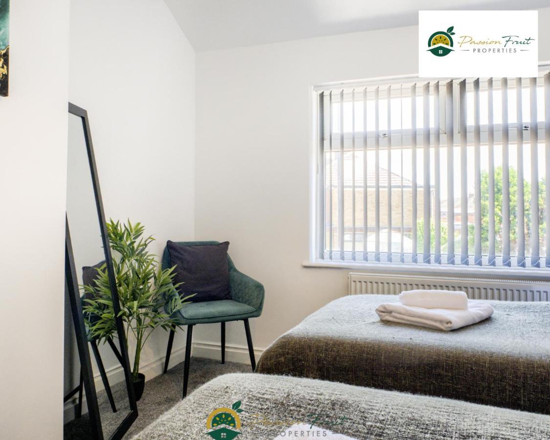 3 Bedroom Coventry House By Passionfruitproperties With Free Wi-Fi, Large Garden And Driveway - 52Nrc Eksteriør billede