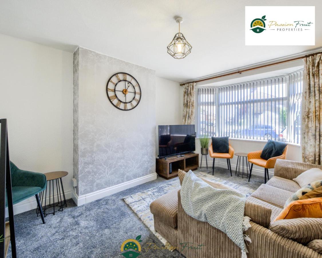 3 Bedroom Coventry House By Passionfruitproperties With Free Wi-Fi, Large Garden And Driveway - 52Nrc Eksteriør billede