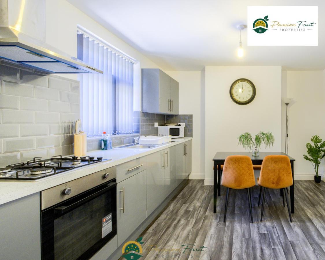 3 Bedroom Coventry House By Passionfruitproperties With Free Wi-Fi, Large Garden And Driveway - 52Nrc Eksteriør billede