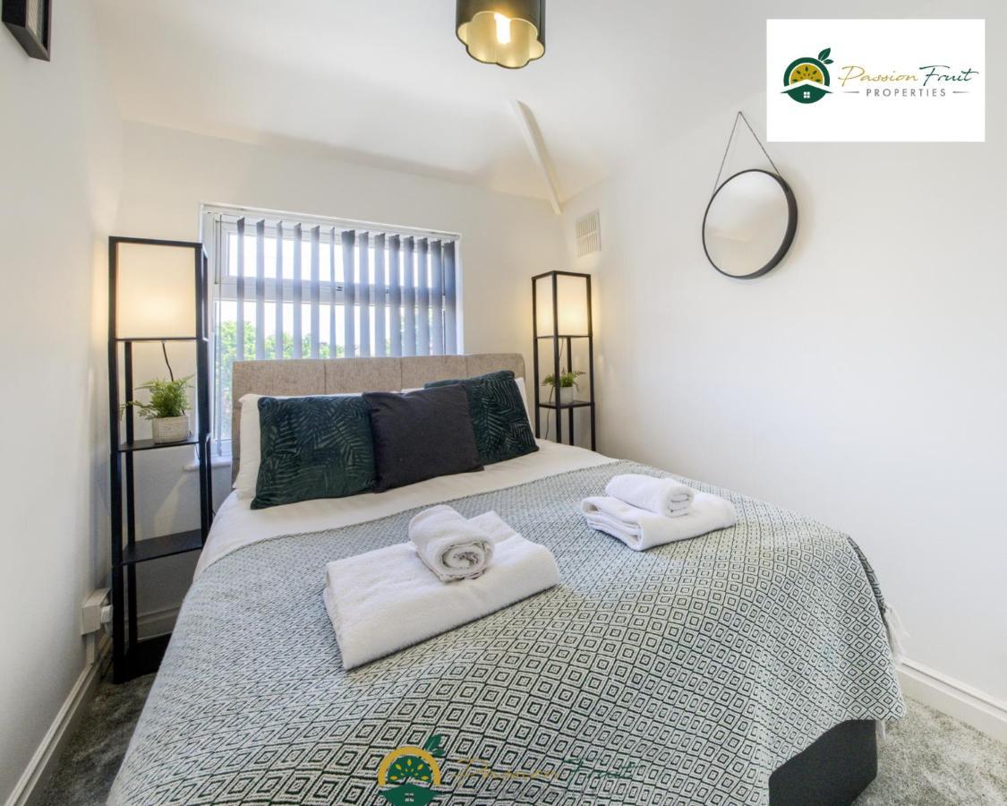 3 Bedroom Coventry House By Passionfruitproperties With Free Wi-Fi, Large Garden And Driveway - 52Nrc Eksteriør billede