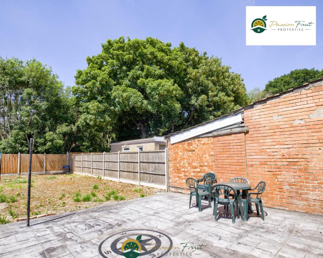 3 Bedroom Coventry House By Passionfruitproperties With Free Wi-Fi, Large Garden And Driveway - 52Nrc Eksteriør billede