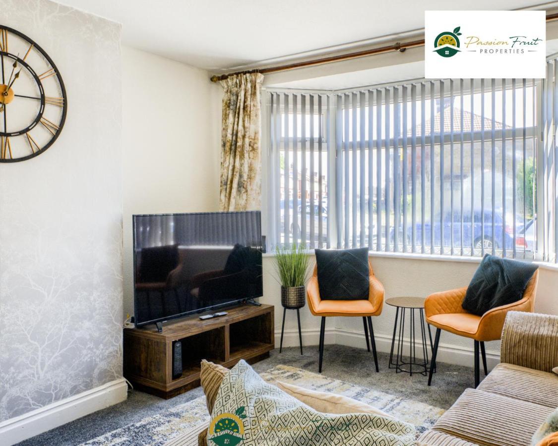3 Bedroom Coventry House By Passionfruitproperties With Free Wi-Fi, Large Garden And Driveway - 52Nrc Eksteriør billede